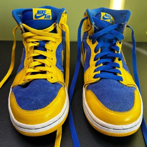 Air Jordan 1 Retro High OG "Laney" (2013) - Picture 3 of 9